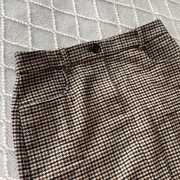 Plaid skirt
Slip in front
Great condition - Picture 2 of 7